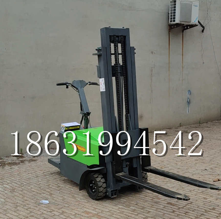 陇南市优程全电动叉车插腿式堆高车液压装卸车1.5吨升高小型站驾式铲车